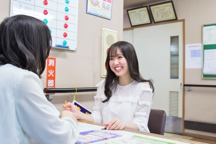 あずまえん自動車教習所の受付
