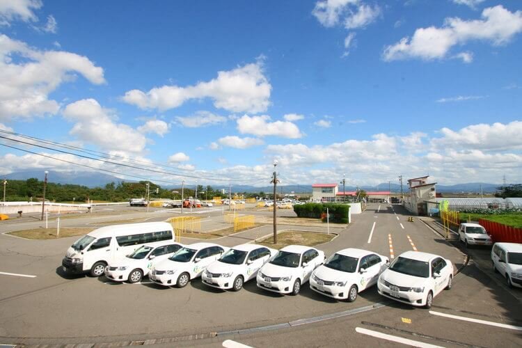 出羽自動車教習所のコースと教習車