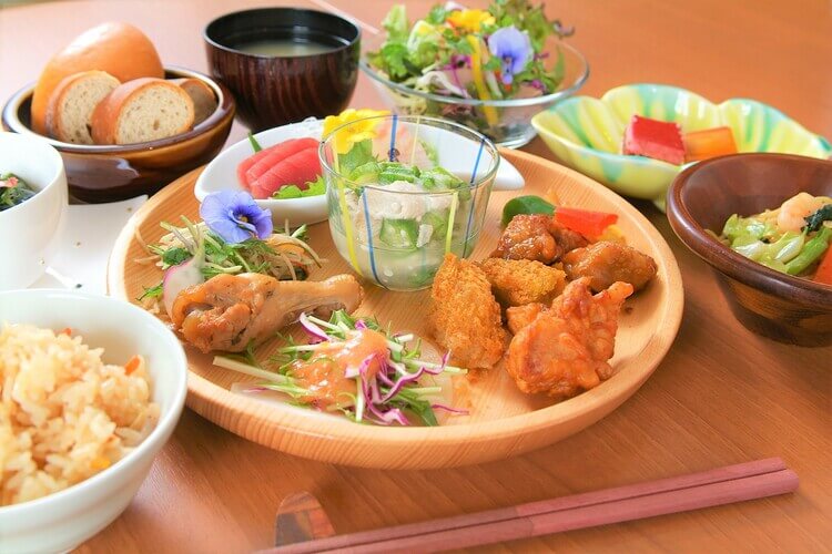 出羽自動車教習所の合宿の食事の例