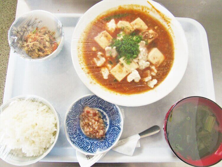 五島自動車学校の食堂の食事