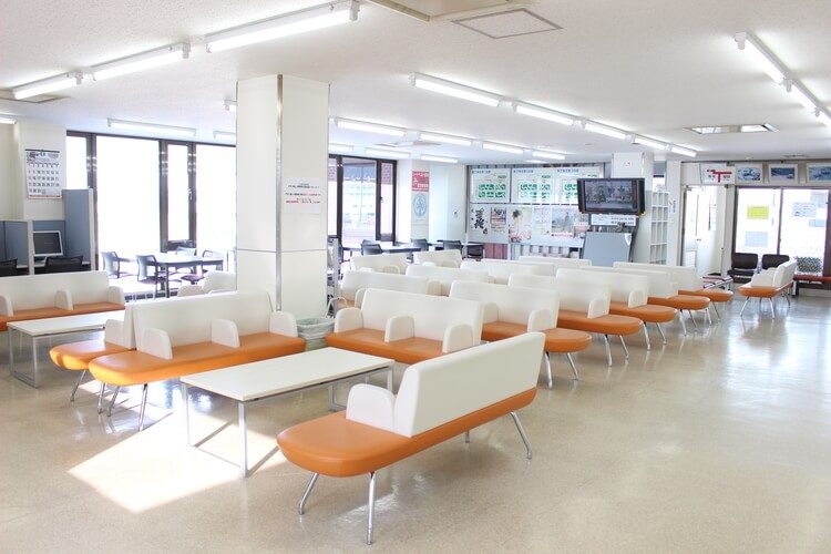 函館自動車学校のロビー