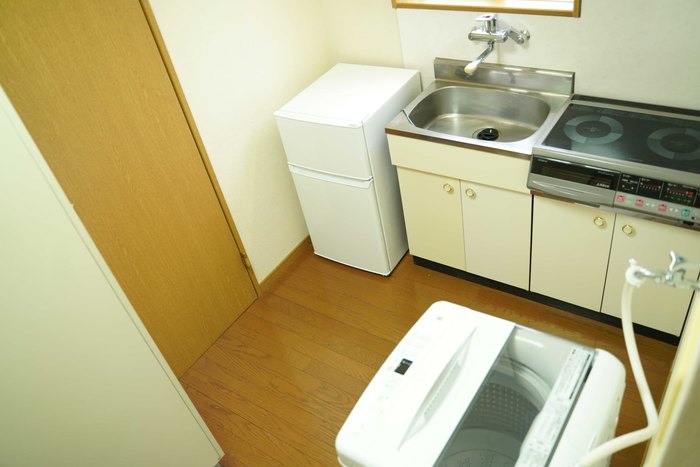 メゾンはなみずきの流しとIH、洗濯機