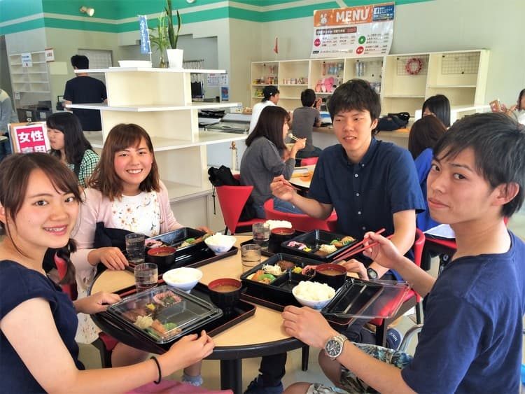 イナバ自動車学校の食堂の食事