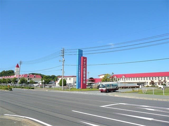 イナバ自動車学校のコースと校舎