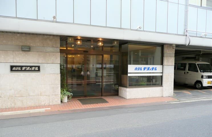 ホテルトレストの外観