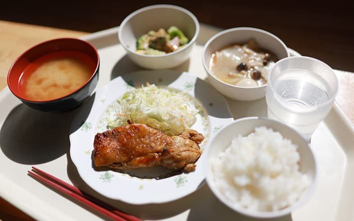 校内食堂の日替わり定食