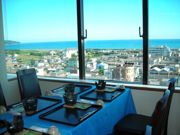 ホテルTAMAIのレストランから見える海