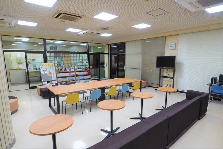 高知家・高知県自動車学校の待合室