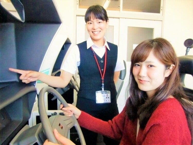 巻中央自動車学校のシミュレーター