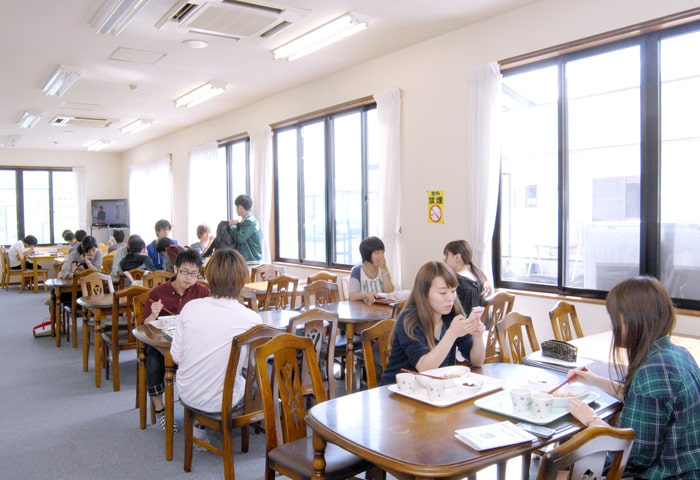 広々とした食堂