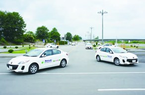 マツキドライビングスクール山形中央校のコースと教習車