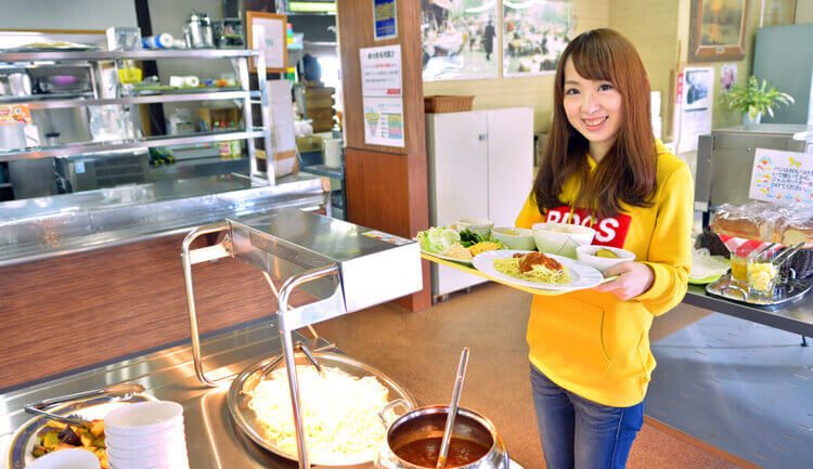 食堂のバイキングの料理
