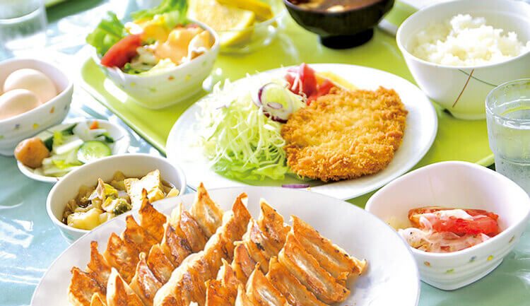 教習所の食堂のバイキング