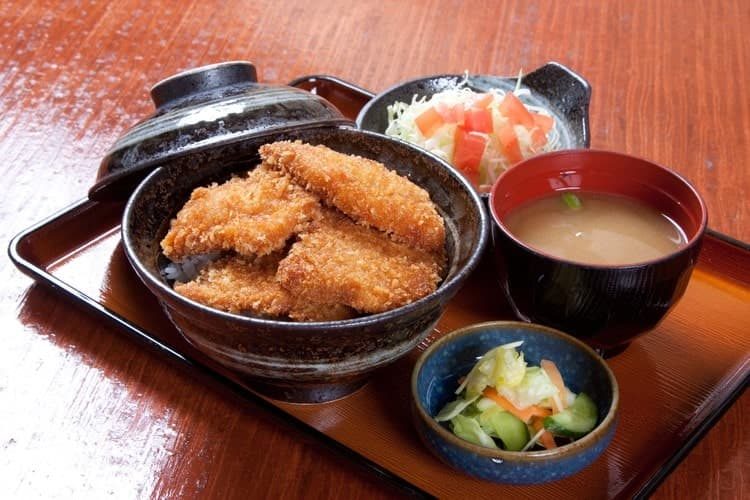おもてなしクーポンのたれカツ丼