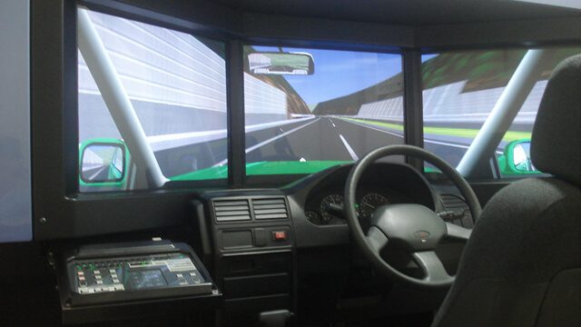 せんまや自動車学校の運転シミュレーター