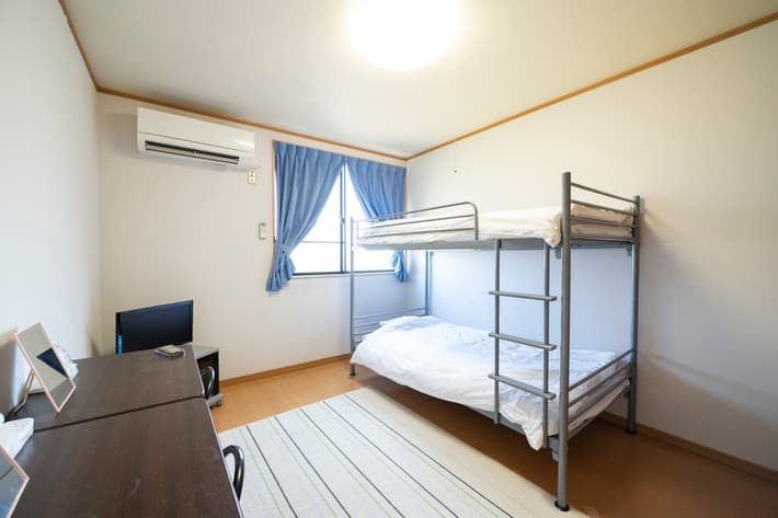 静岡菊川自動車学校の女性寮Tea Crest2の二段ベッドの部屋