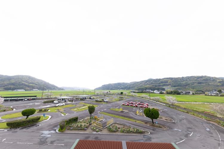多久自動車学校の場内コースと田園
