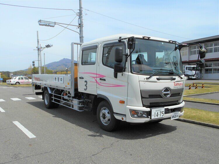田村自動車教習所の大型教習車