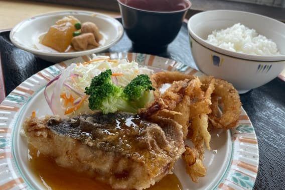 校内食堂の日替わり定食