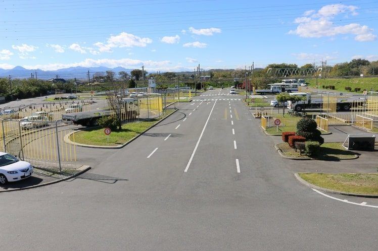 柳瀬橋自動車教習所の長い直線